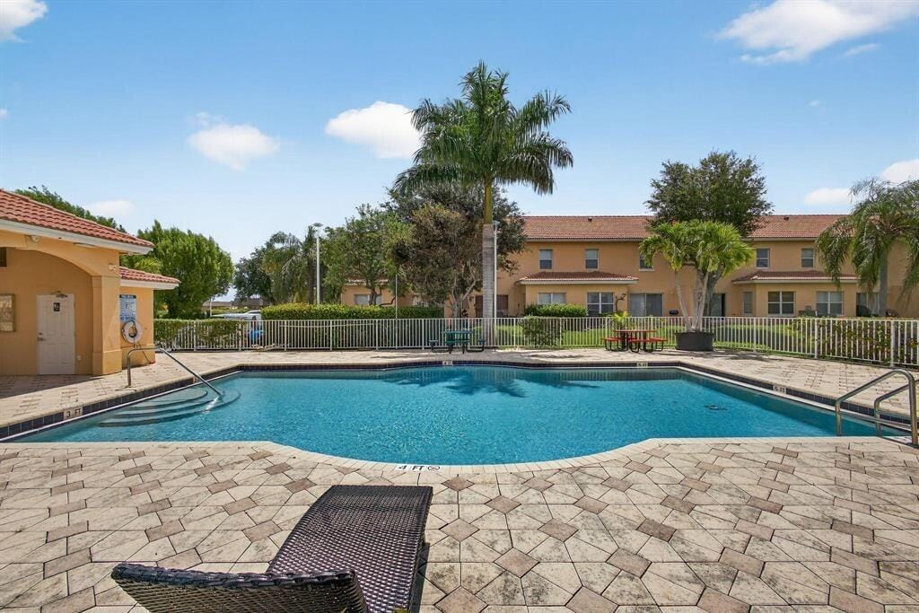 717 Talia Circle, Palm Springs, FL 33461 photo 18