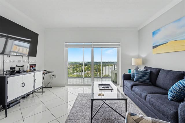 3850 Washington Street 1115, sold in Hillcrest East No 27 Cond, Hollywood, FL