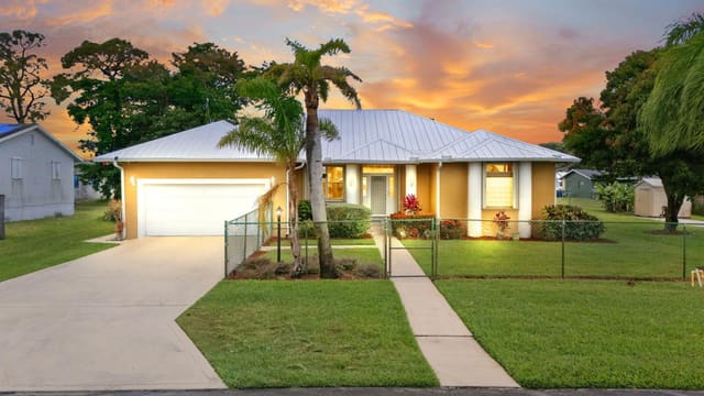 5660 SE Colee Avenue, sold in Dixie Park, Stuart, FL
