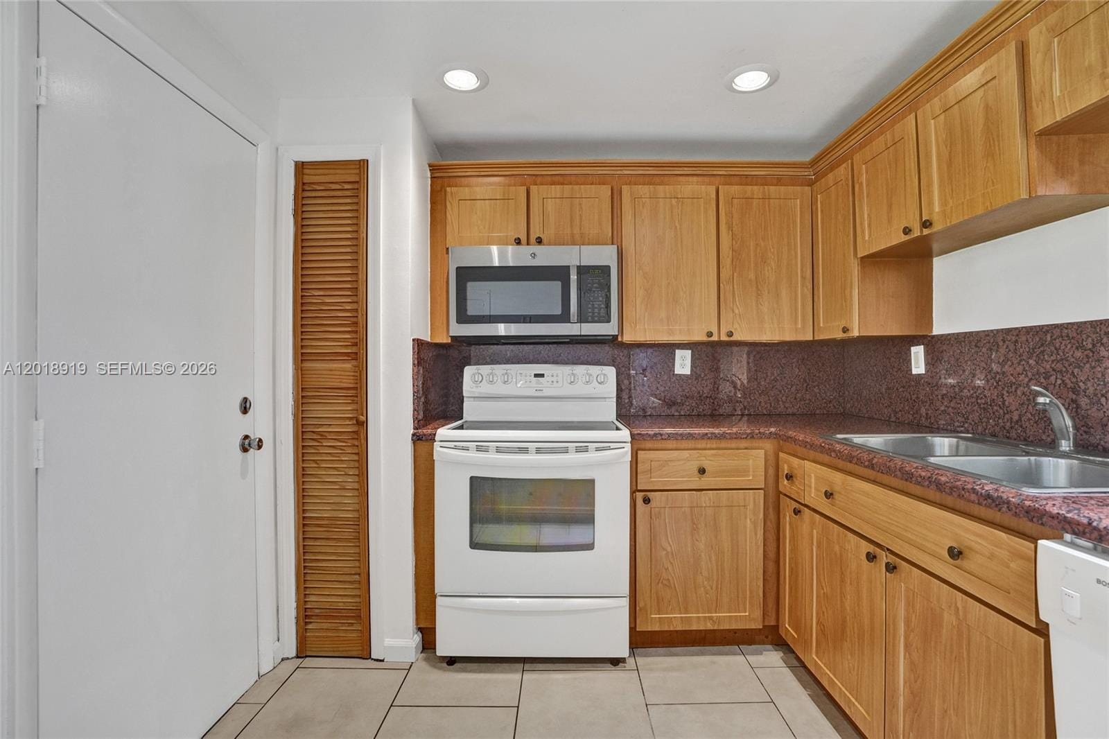 1601 NE 191 Street B112, Miami, FL 33179 photo 4