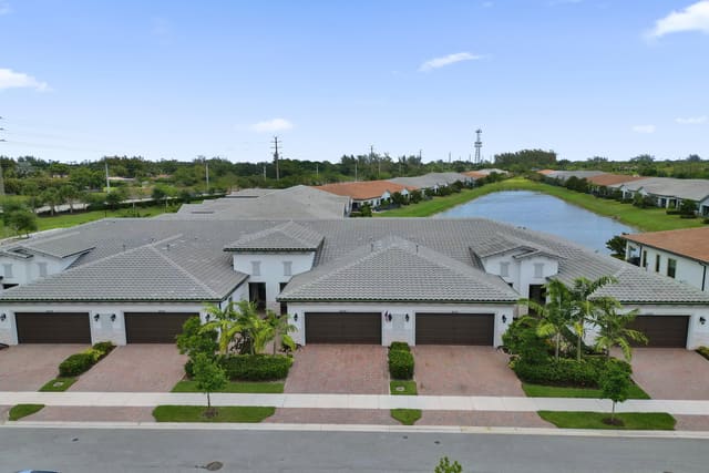 8334 W Blue Spring Drive 8334, The Falls At Parkland, Parkland, FL