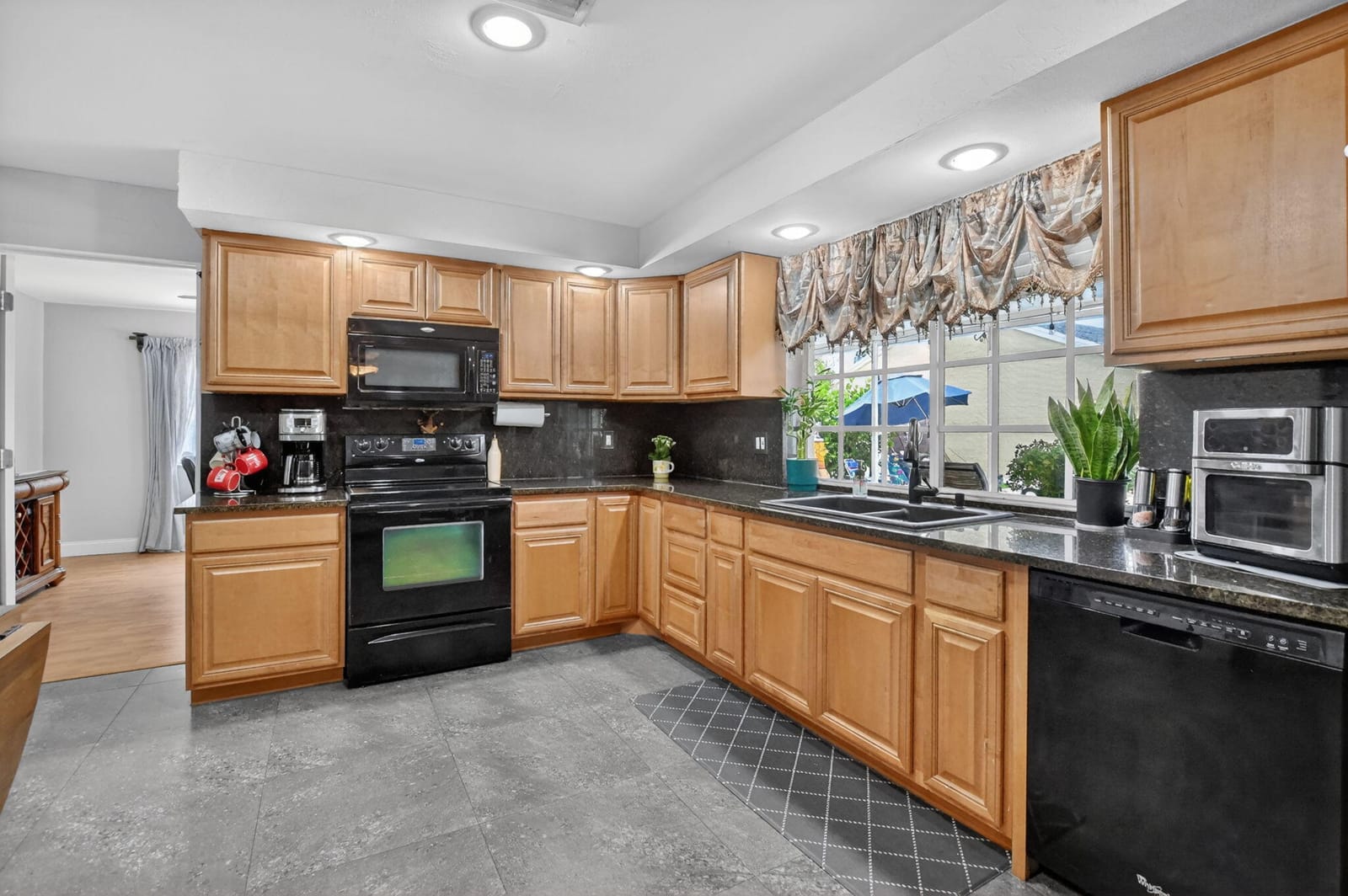 9976 Robins Nest Road — photo 11