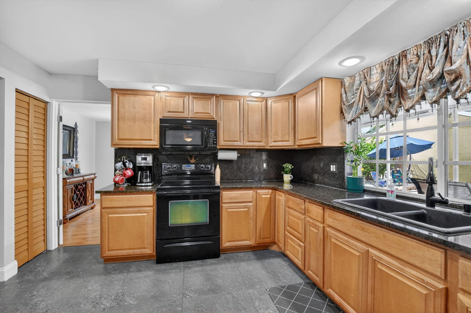 9976 Robins Nest Road — photo 10