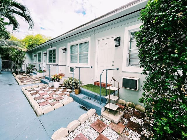 7630 Byron Avenue, Altos Del Mar No 3, Miami Beach, FL
