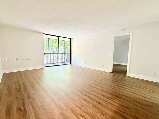 450 Commodore Drive 214, Lago West, Plantation, FL