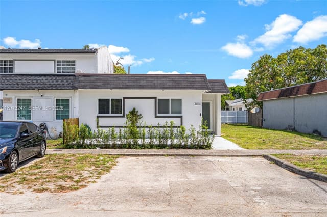 21110 NW 39th Avenue, sold in Vista Townhouse Sec C, Miami Gardens, FL