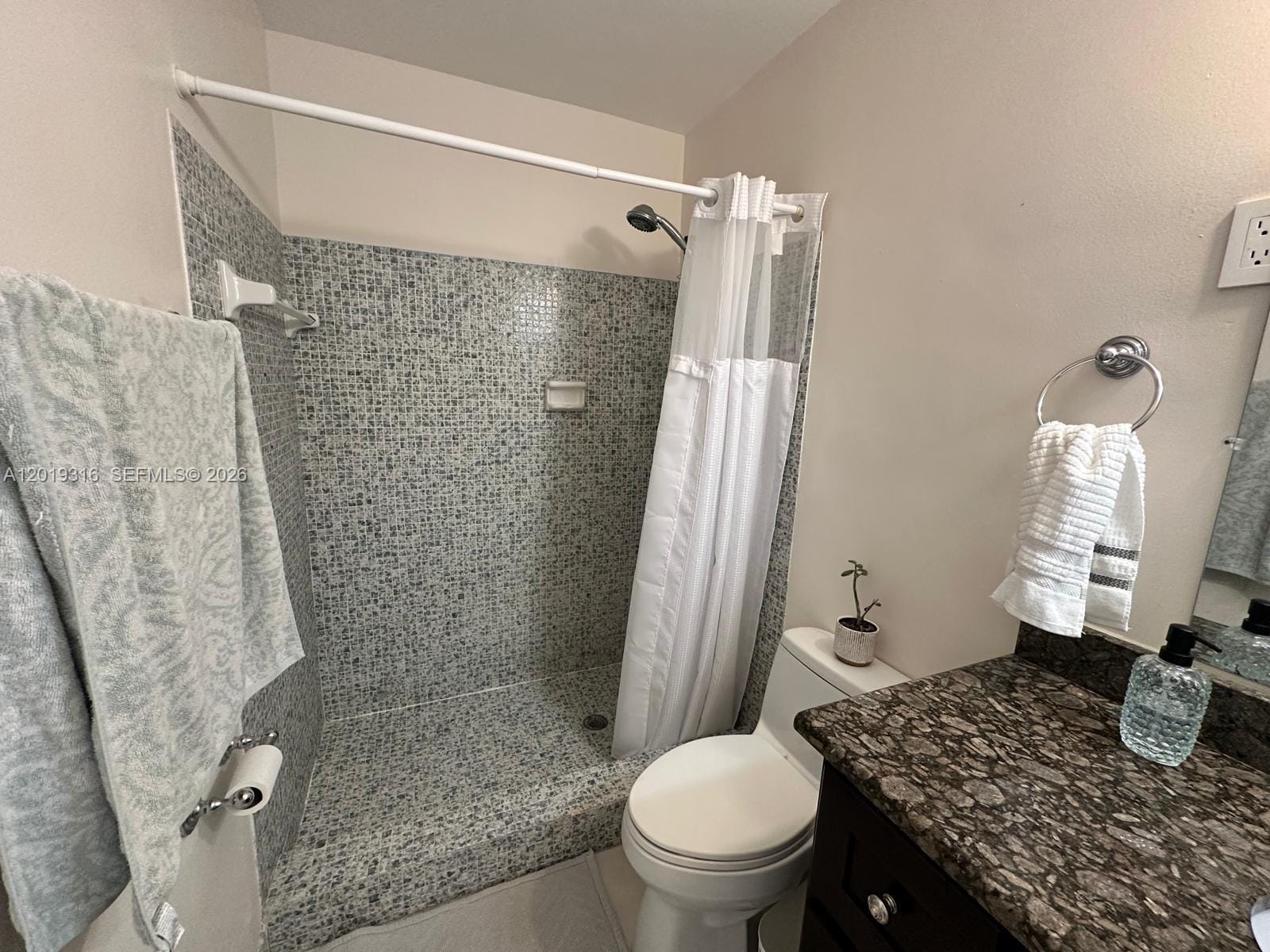3245 Village Green Drive, Miami, FL 33175 photo 15