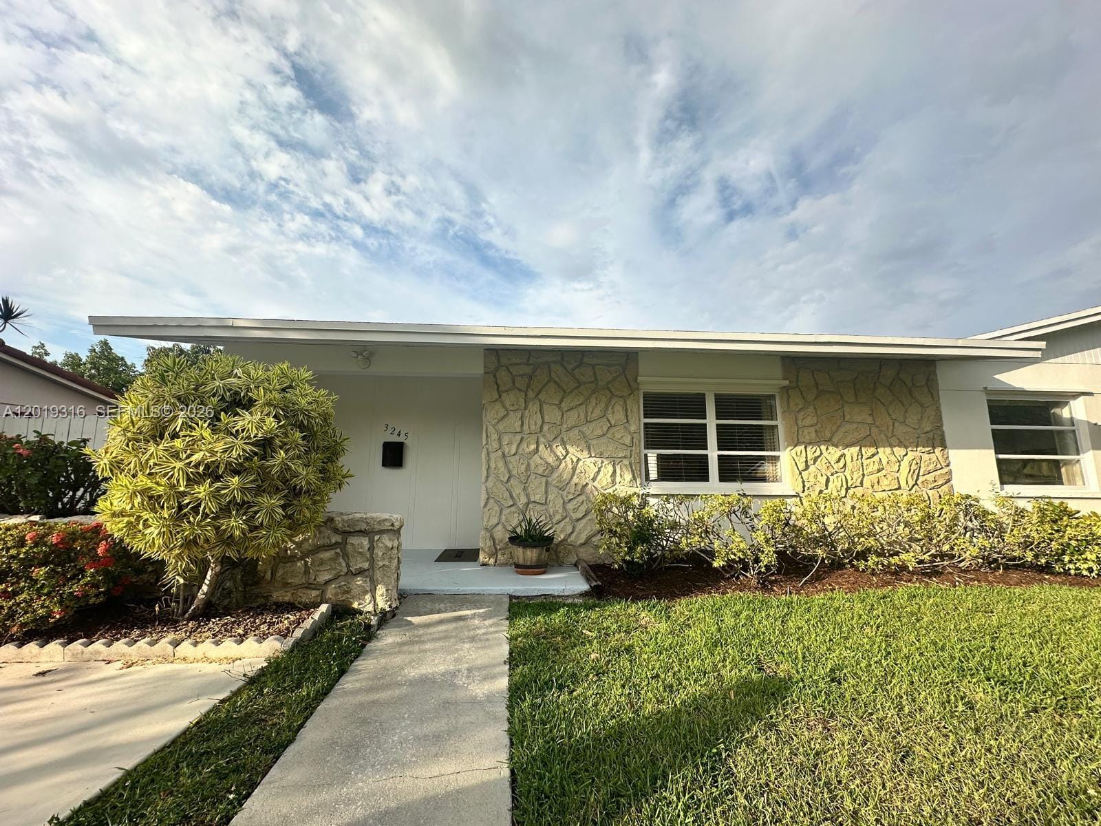 3245 Village Green Drive, Miami, FL 33175 photo 4