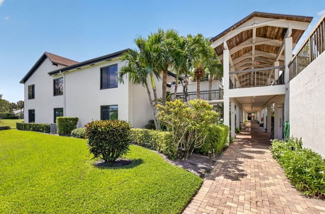 900 GREENSWARD Lane 110-G, Delray Beach, FL 33445