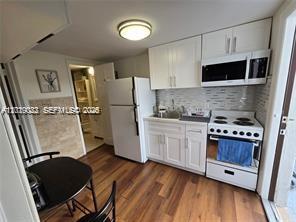 5712 Hollywood Boulevard 1, Hollywood, FL 33021, Hollywood
