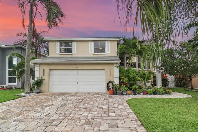 5220 NW 53rd Avenue, sold in Winston Park Sec Three, Coconut Creek, FL