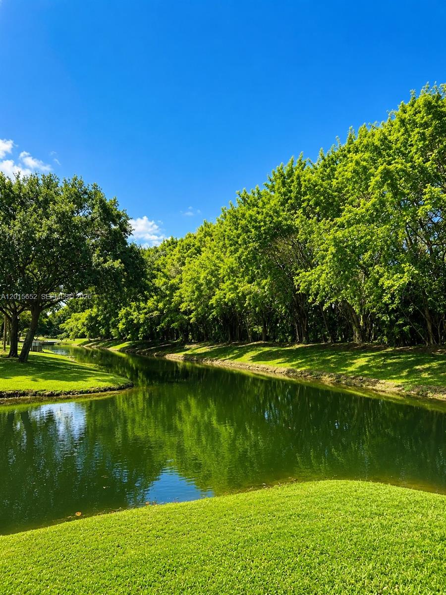 439 Lakeview Drive 106, Weston, FL 33326, Weston