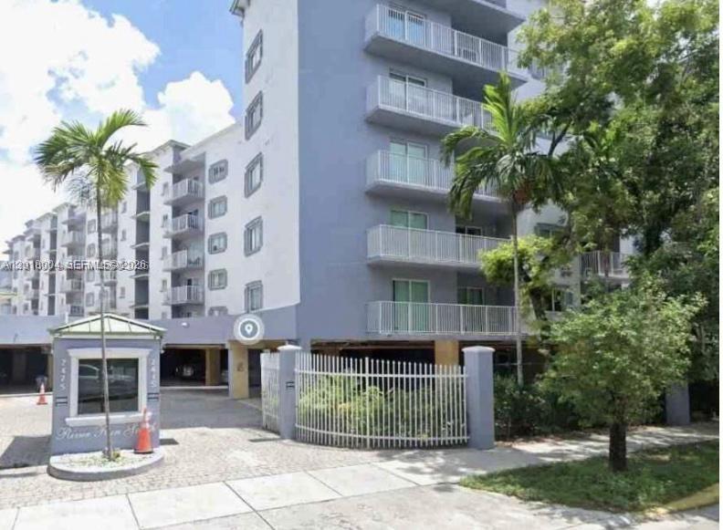 2415 NW 16th St Road 2011, Miami, FL 33125, Miami