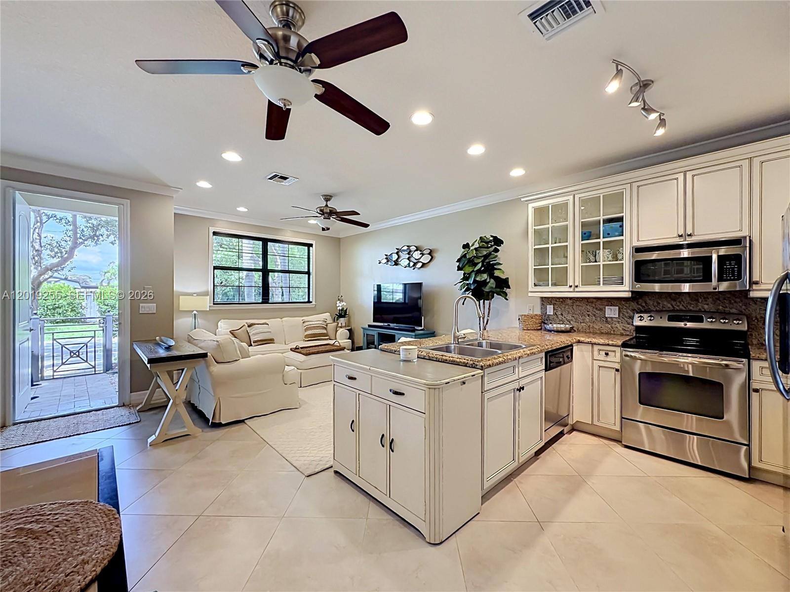 867 S Ocean Boulevard, Pompano Beach, FL 33062 photo 2