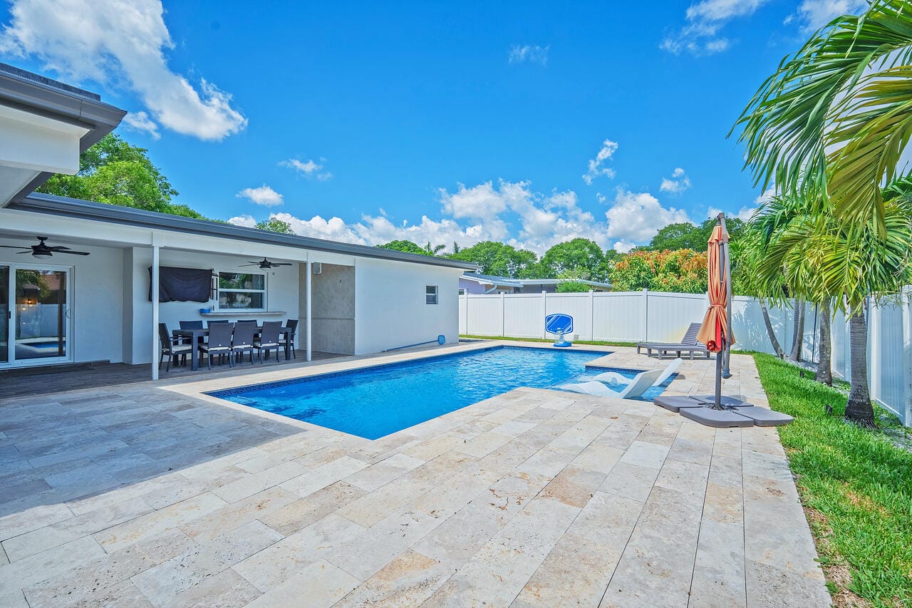 8651 NW 18th Street, Pembroke Pines, FL 33024 photo 9