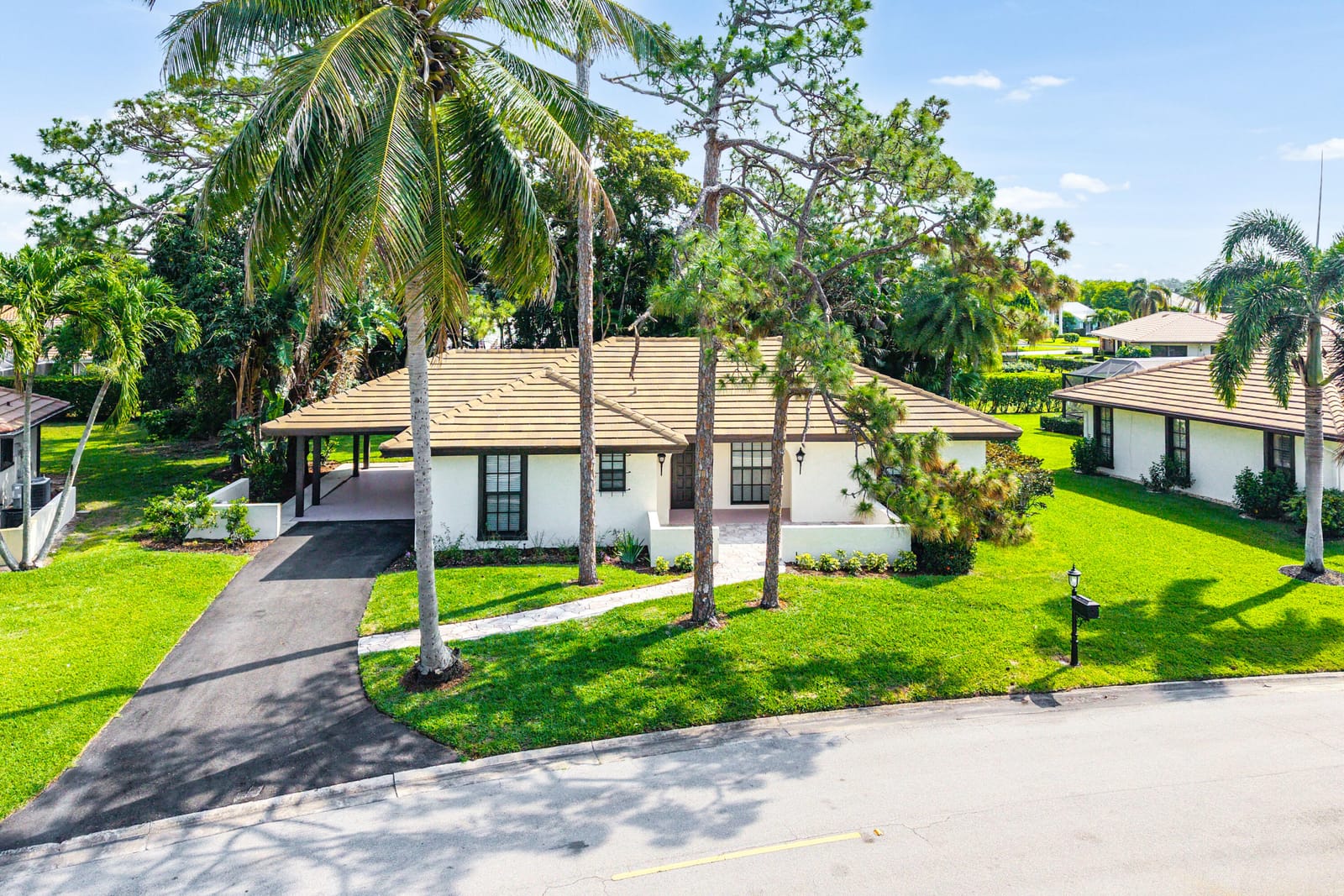 Sold home at 433 Pine Villa Drive, Atlantis, FL 33462
