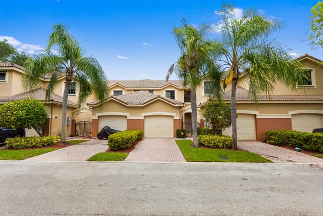 3915 Vista Grove Lane, sold in Sector 8 9 & 10 Plat(Blks, Weston, FL