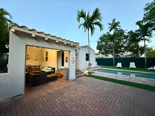 700 NE 17th Way, Victoria Highlands, Fort Lauderdale, FL