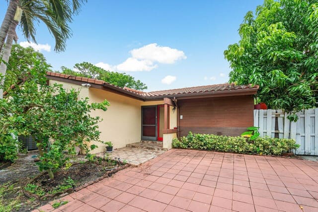 2780 Norfolk Pine Court, Lake Worth, FL 33462