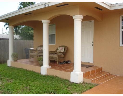 5816 Lincoln Street, Hollywood, FL 33021 photo 2