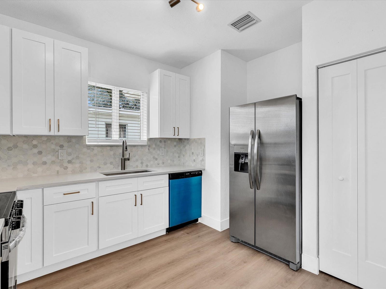 2410 NW 43rd Street, Miami, FL 33142 photo 9
