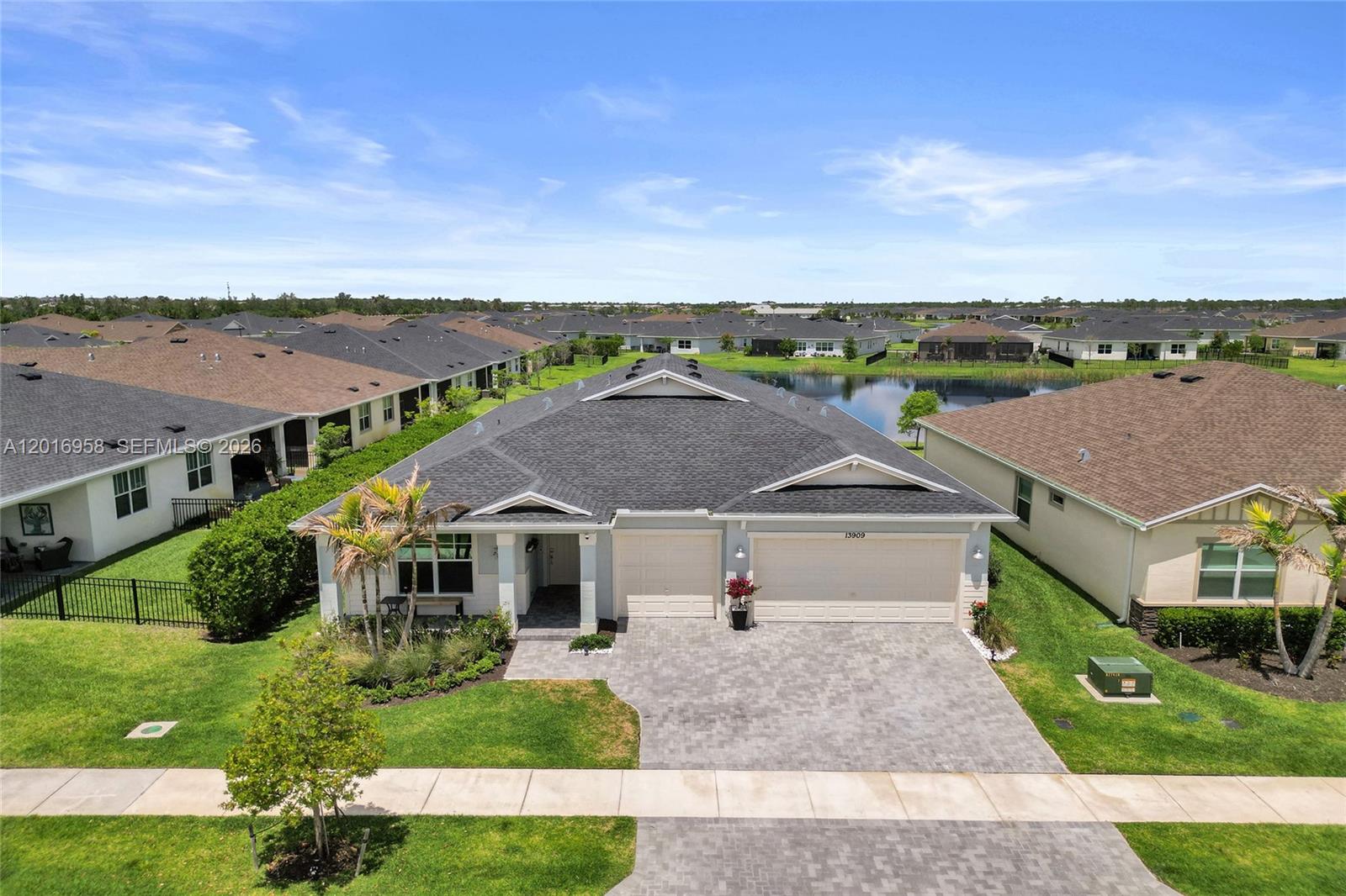 13909 SE Riversway Street — photo 2