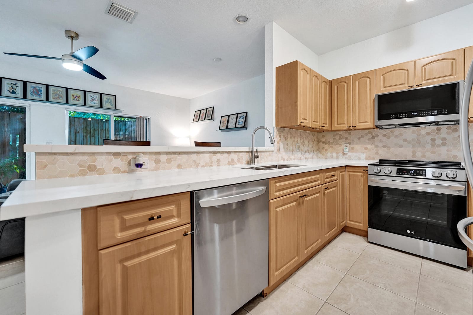 1743 NE 4th Avenue F4, Fort Lauderdale, FL 33305 photo 4