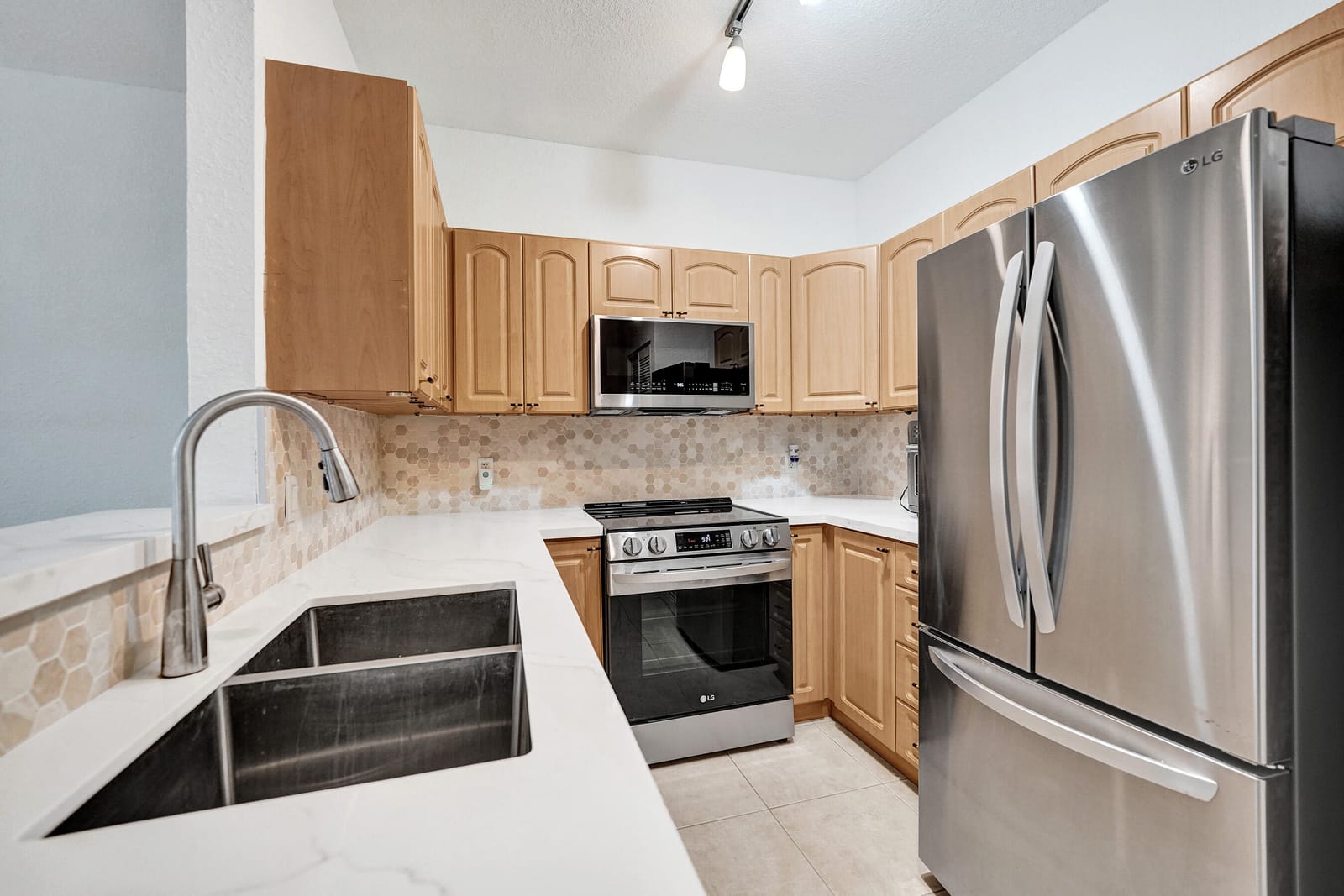 1743 NE 4th Avenue F4, Fort Lauderdale, FL 33305 photo 5
