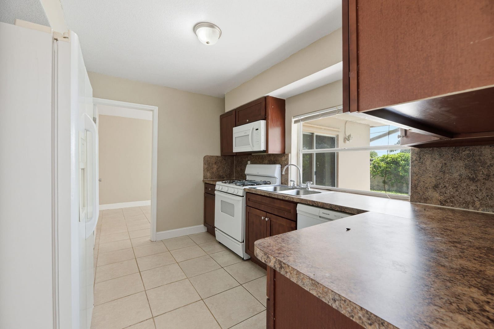2420 NW 89th Avenue — photo 10