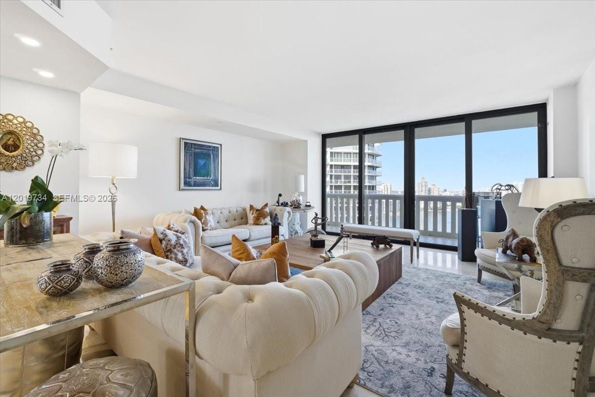3000 Island Boulevard 2802 — photo 2