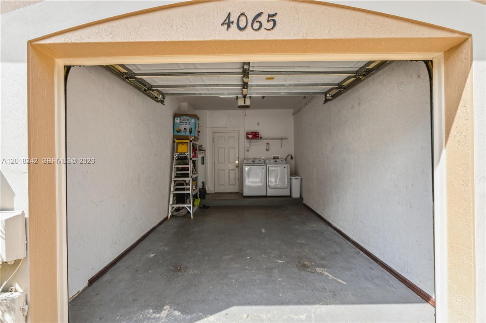 4065 Crystal Lake Drive — photo 3