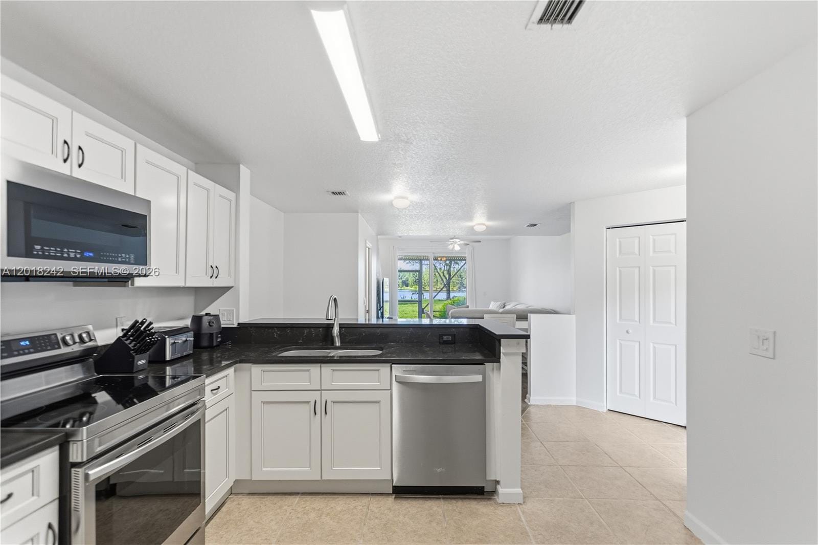 4065 Crystal Lake Drive — photo 6