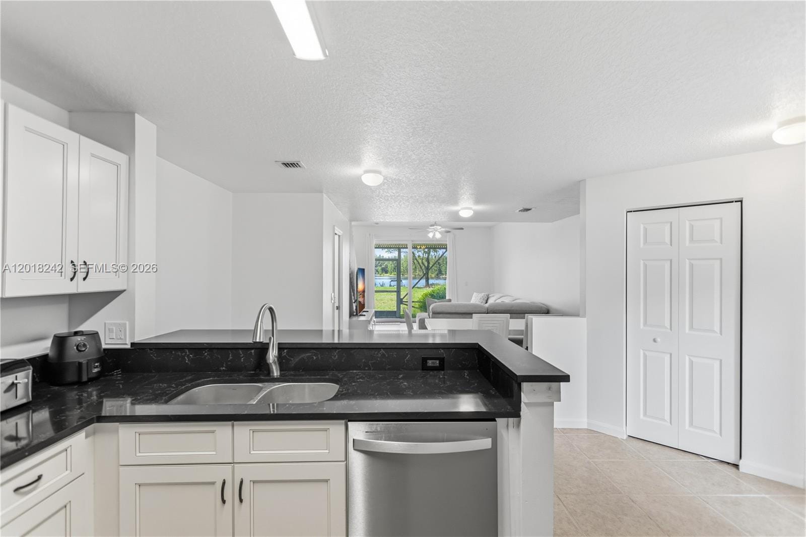 4065 Crystal Lake Drive — photo 8