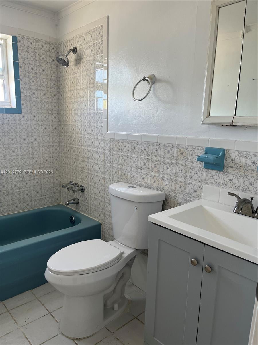 17051 NE 35th Avenue 202, North Miami Beach, FL 33160, North Miami Beach