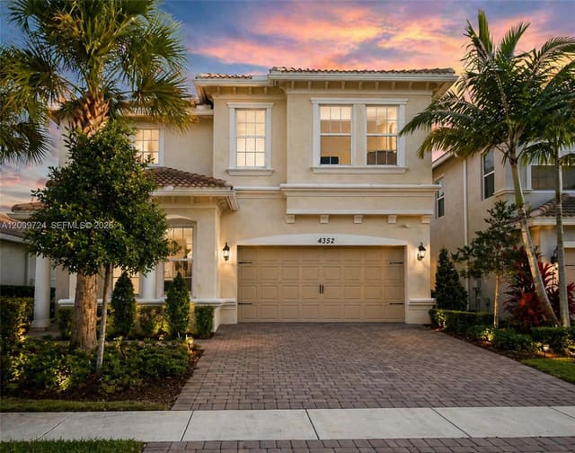 4352 Large Leaf Lane, sold in Hillcrest Country Club No, Hollywood, FL
