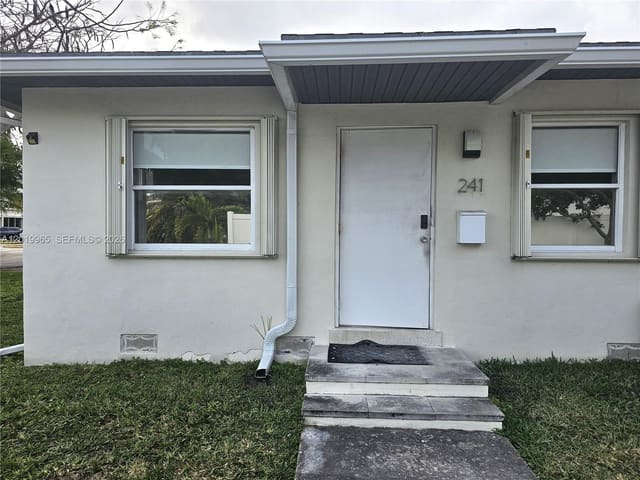 241 NE 1st Terrace 12, Dania Beach, FL 33004