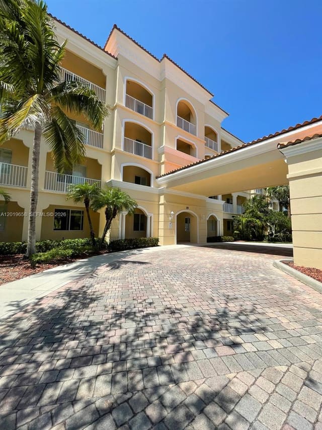19 W Harbour Isle Drive W 201, Fort Pierce, FL 34949