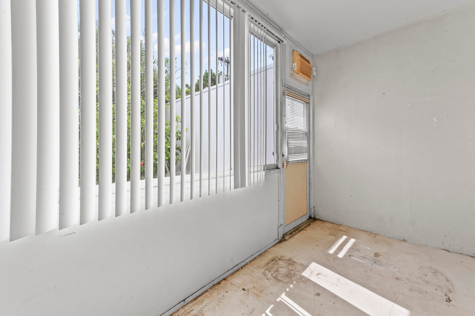 1950 Lake Osborne Drive 9 — photo 11