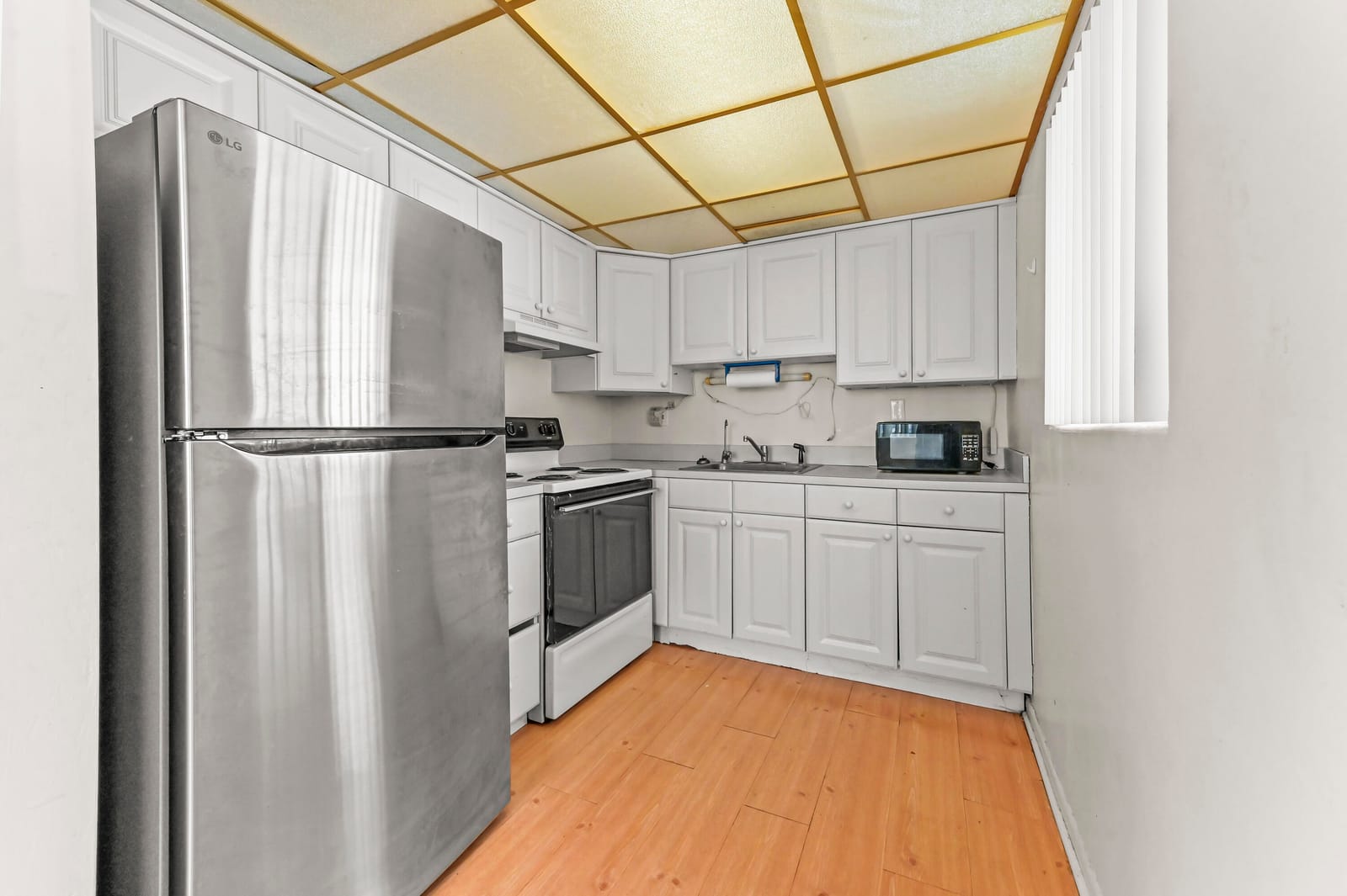 1950 Lake Osborne Drive 9 — photo 5