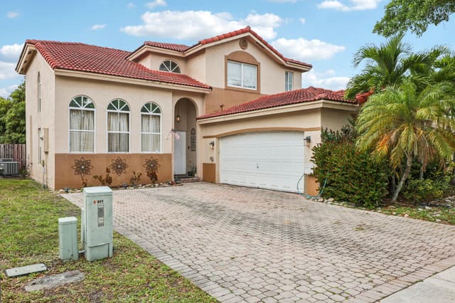 405 E Royal Cove Circle, West Park West, Davie, FL