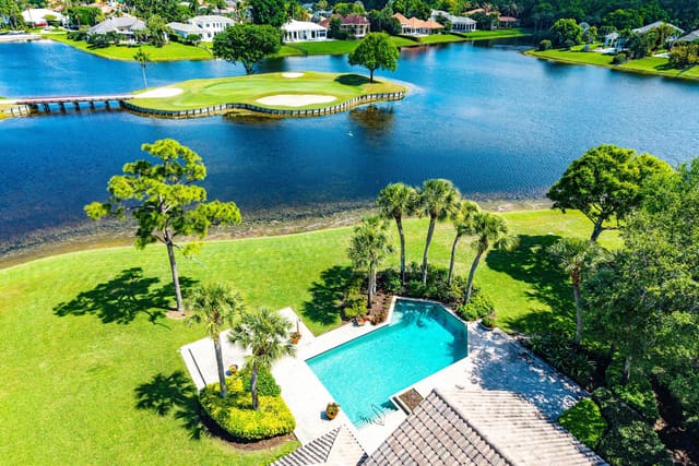 3566 Loire Lane, Frenchmans Creek Villa Homes, Palm Beach Gardens, FL