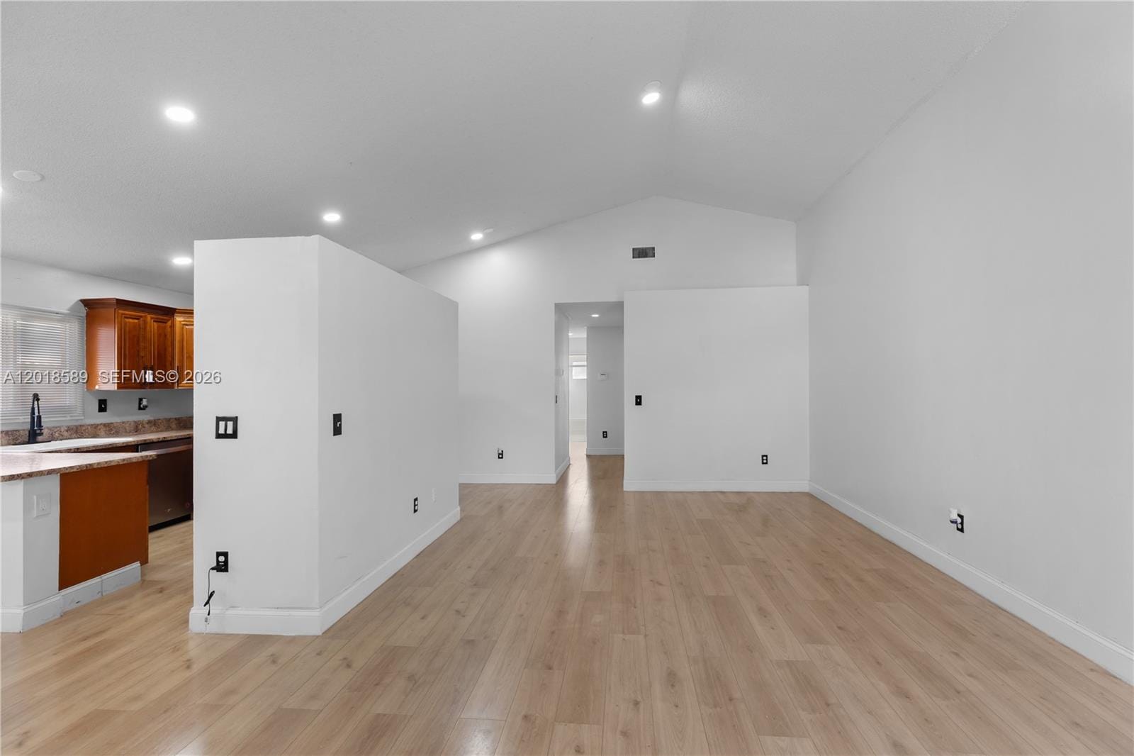 1035 W Jasmine Lane — photo 7