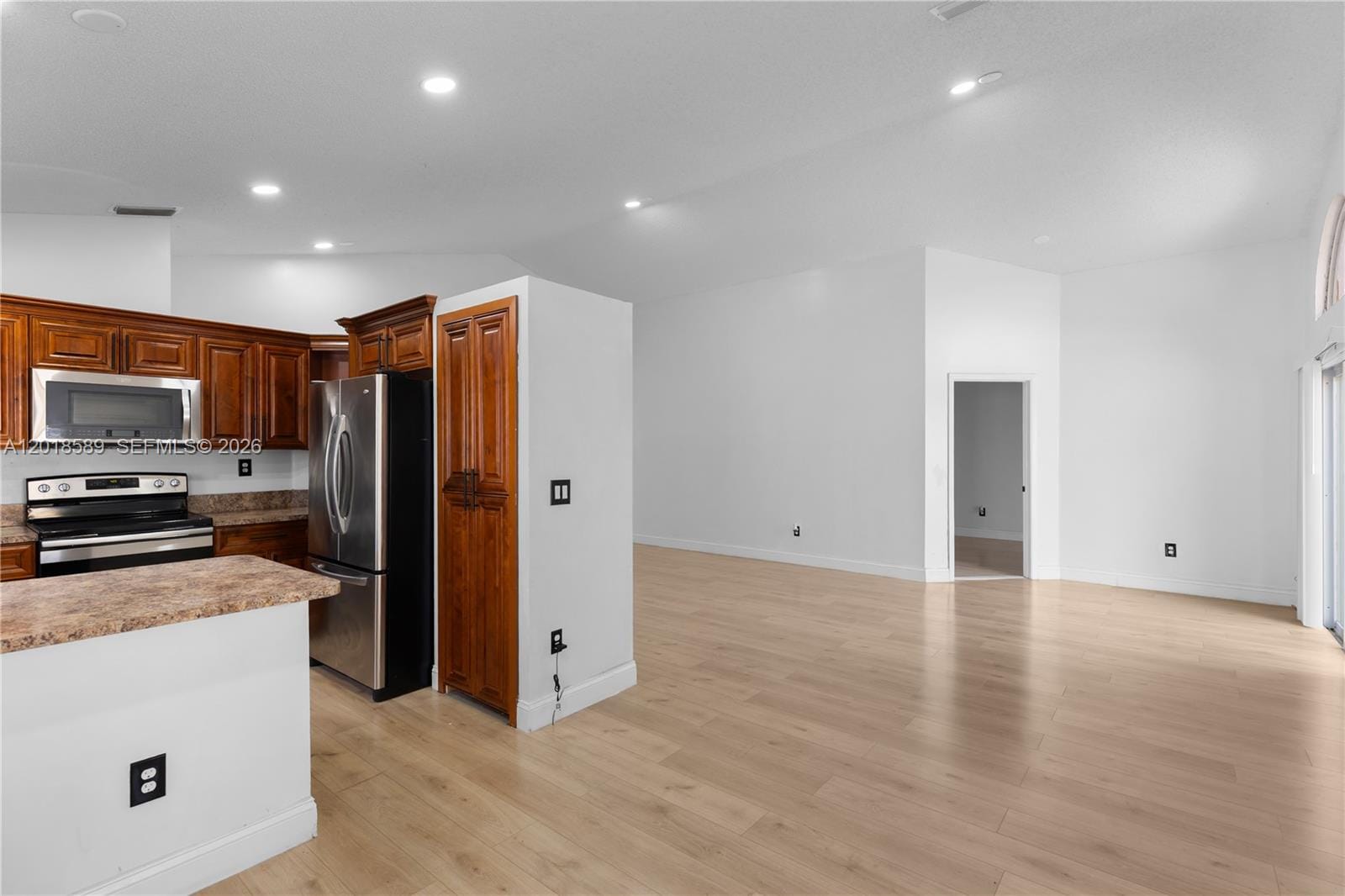 1035 W Jasmine Lane — photo 8