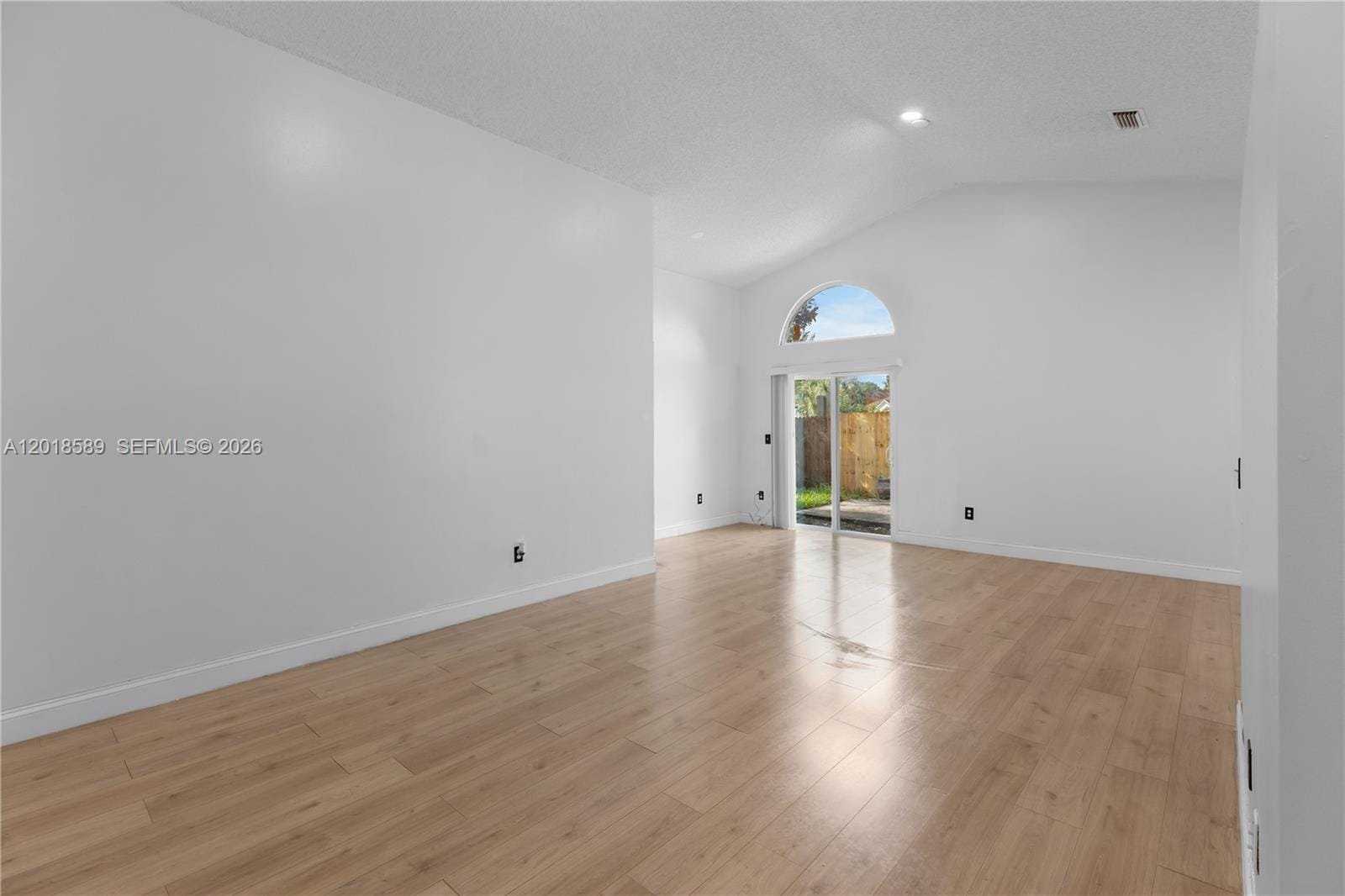 1035 W Jasmine Lane — photo 3
