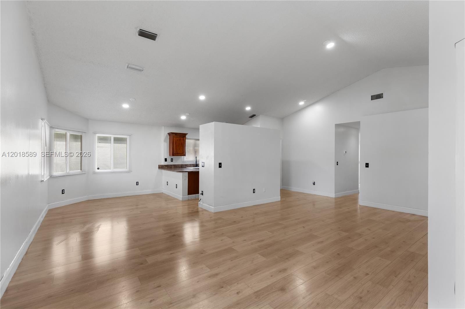 1035 W Jasmine Lane — photo 6
