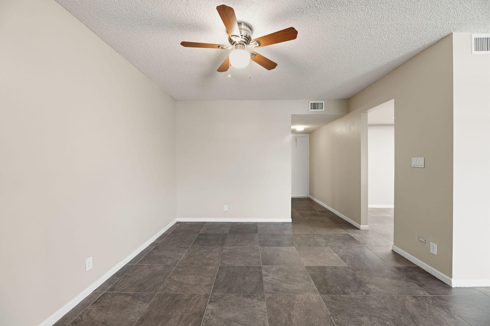1769 NE 40th Place 506 — photo 2