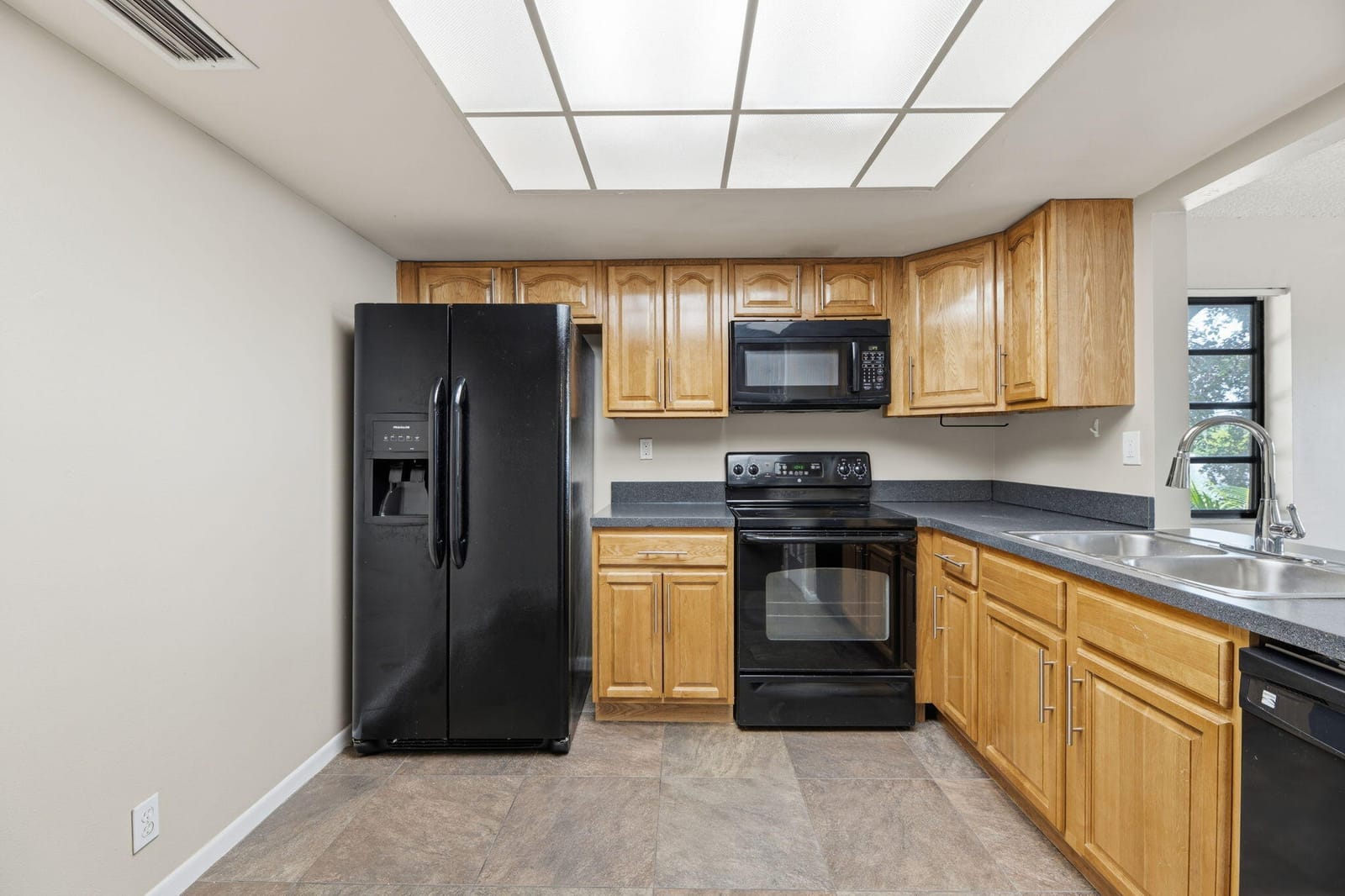 1769 NE 40th Place 506 — photo 8