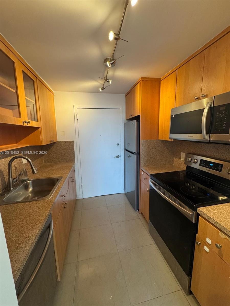2020 NE 135th Street 303, North Miami, FL 33181 photo 4