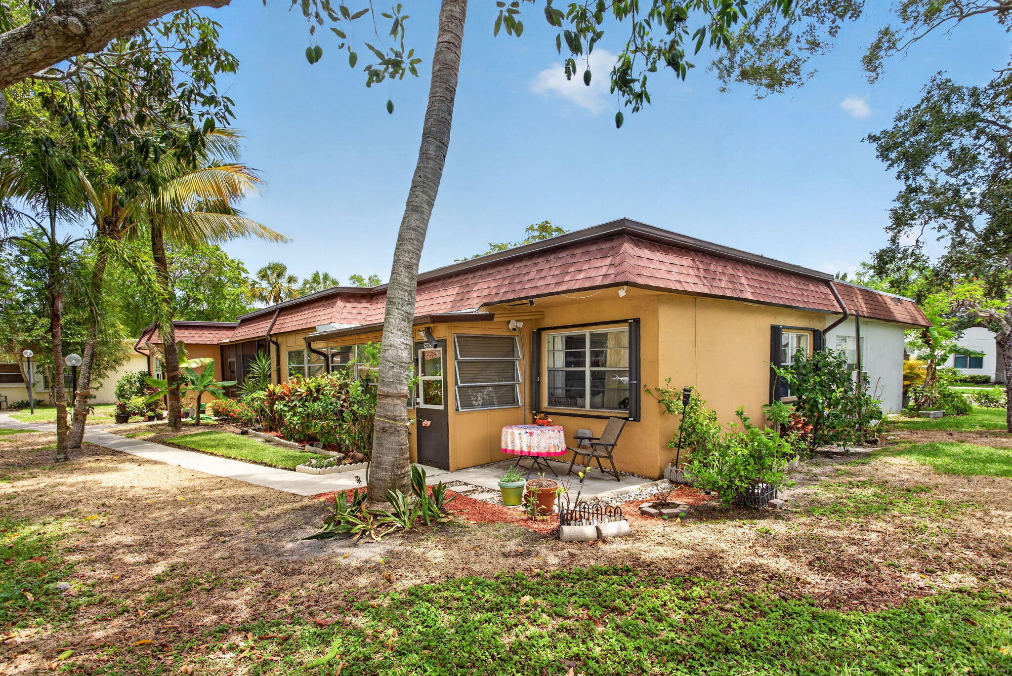 2002 SW Natura Boulevard B, Deerfield Beach, FL 33441, Deerfield Beach