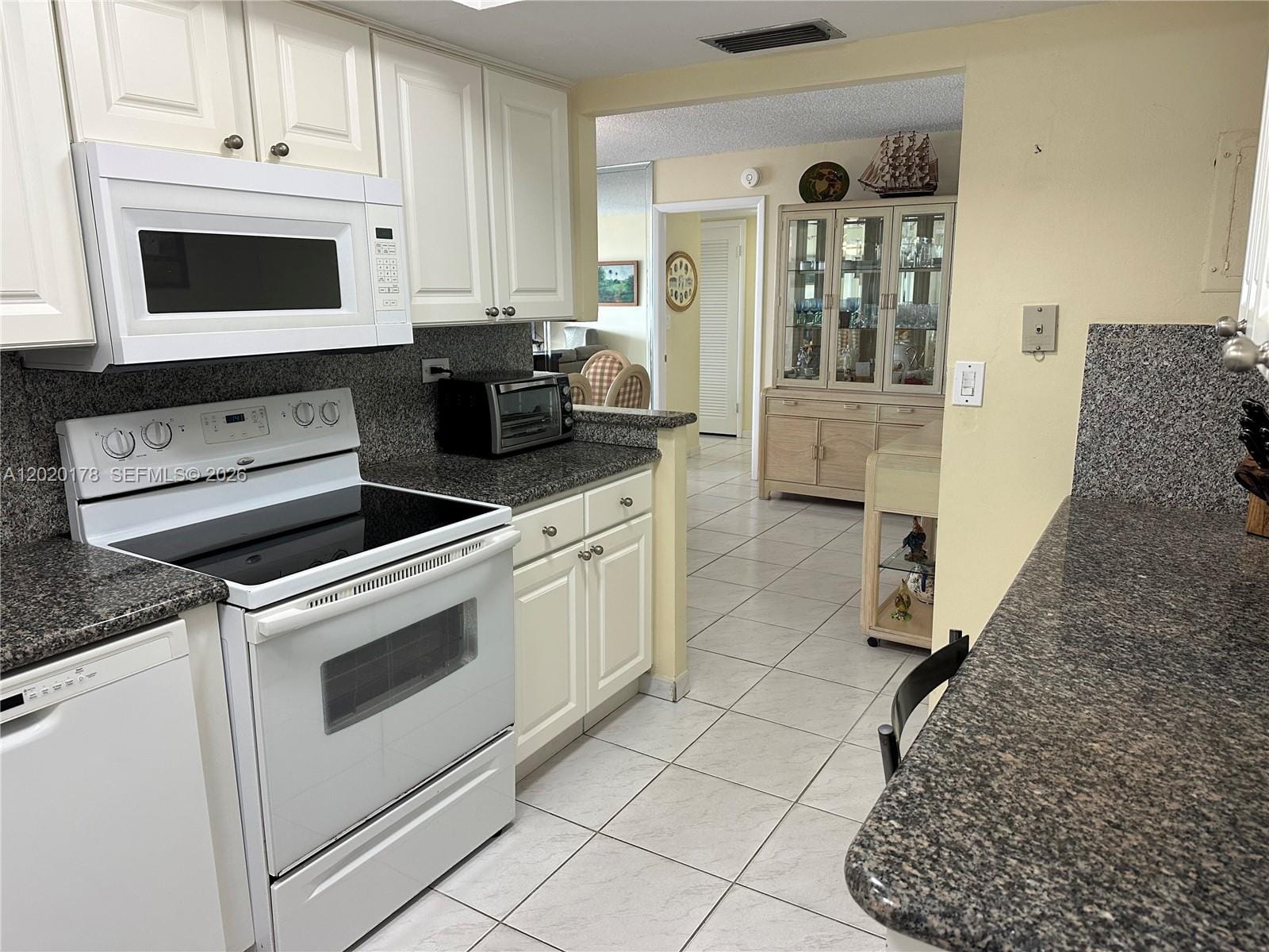 6039 Collins Avenue 924, Miami Beach, FL 33140 photo 10